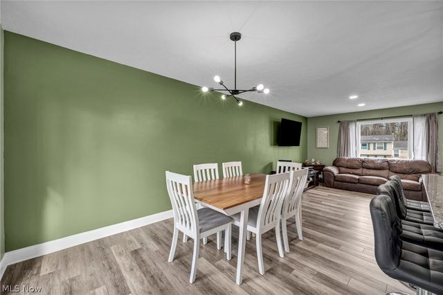 692 Zeletta Drive, Akron, OH 44319