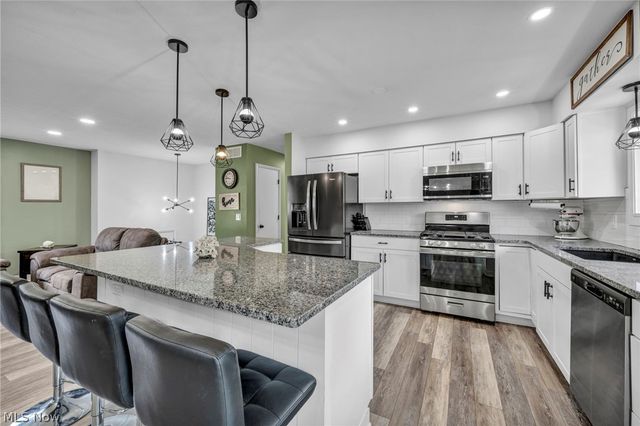 692 Zeletta Drive, Akron, OH 44319