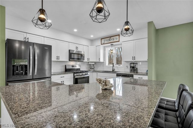 692 Zeletta Drive, Akron, OH 44319