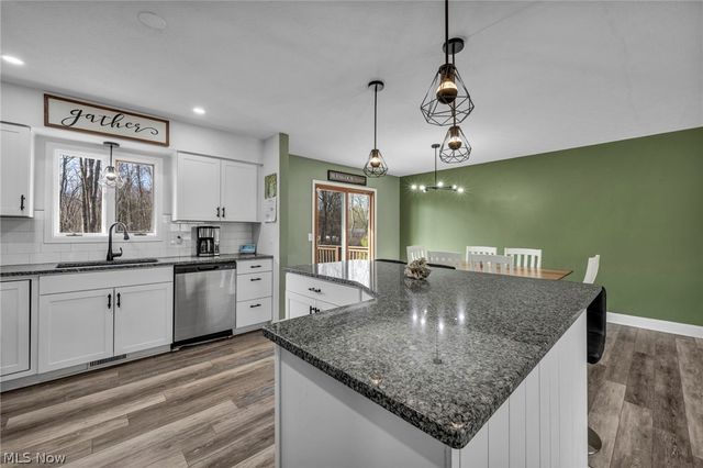 692 Zeletta Drive, Akron, OH 44319