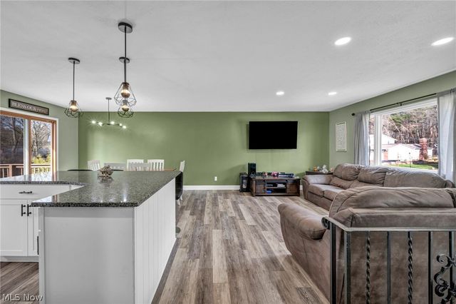 692 Zeletta Drive, Akron, OH 44319