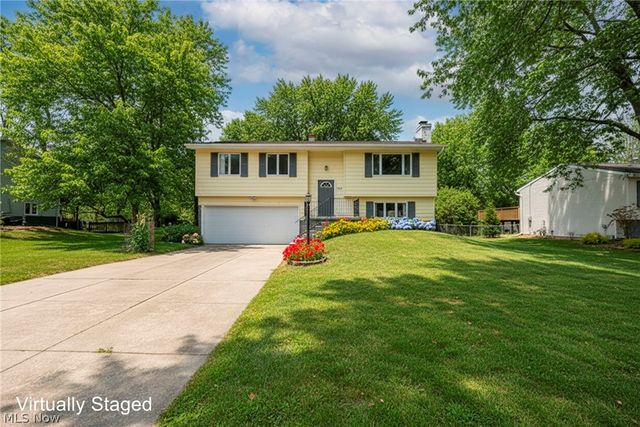 692 Zeletta Drive, Akron, OH 44319