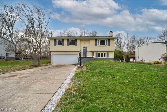 692 Zeletta Drive, Akron, OH 44319