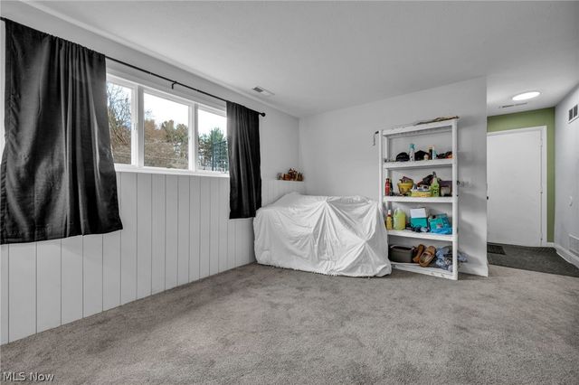 692 Zeletta Drive, Akron, OH 44319