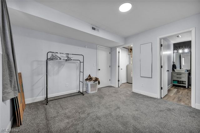 692 Zeletta Drive, Akron, OH 44319