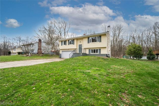 692 Zeletta Drive, Akron, OH 44319