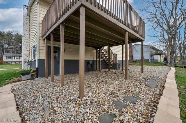 692 Zeletta Drive, Akron, OH 44319