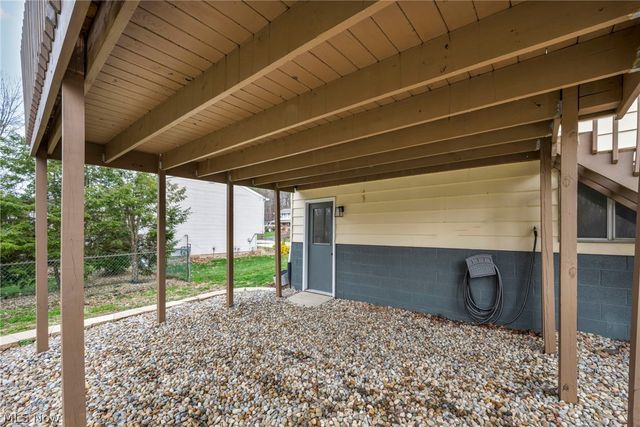 692 Zeletta Drive, Akron, OH 44319