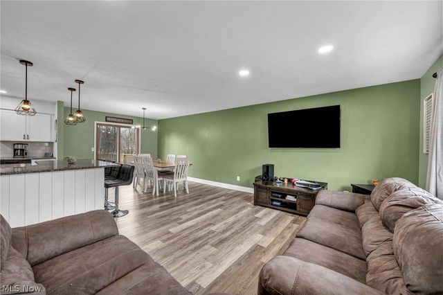 692 Zeletta Drive, Akron, OH 44319