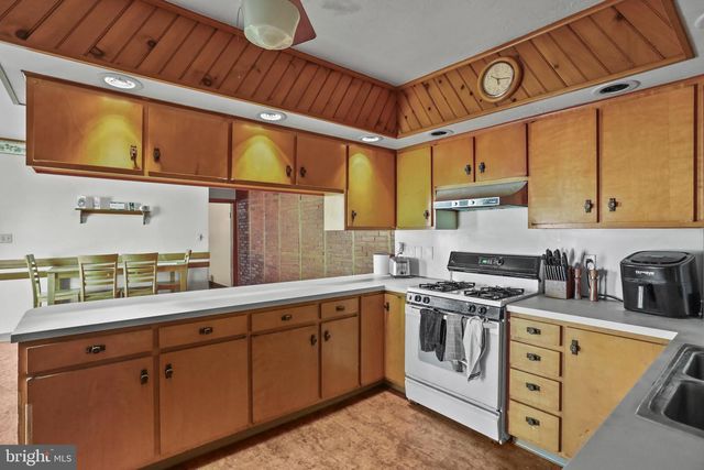 32 RIDGE AVE, Hanover, PA 17331
