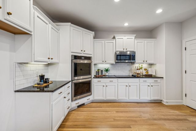 1113B Biltmore Dr, Nashville, TN 37204