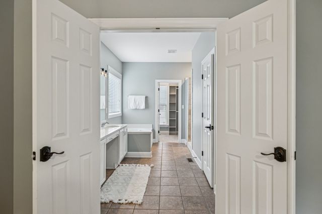 1113B Biltmore Dr, Nashville, TN 37204