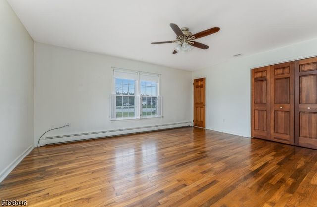 4 Plaza Pl, Lopatcong Twp., NJ 08865