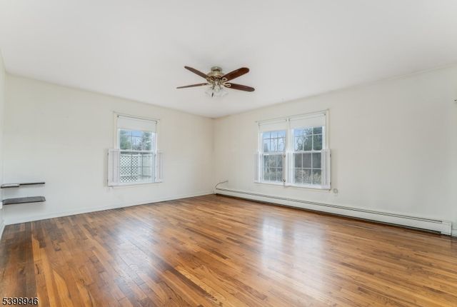 4 Plaza Pl, Lopatcong Twp., NJ 08865