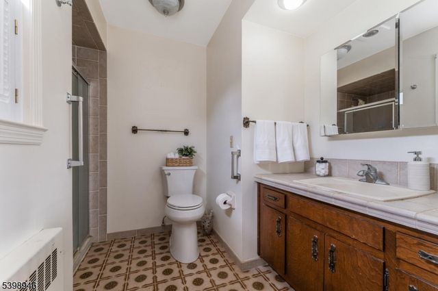 4 Plaza Pl, Lopatcong Twp., NJ 08865