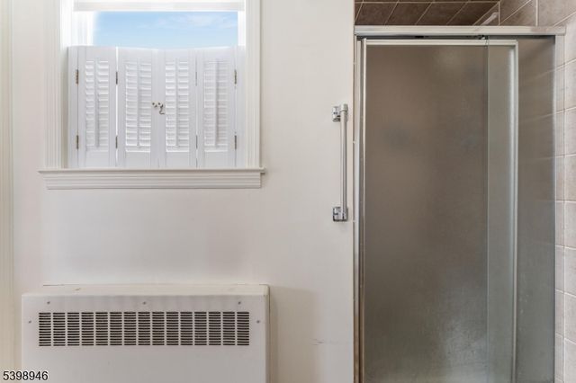 4 Plaza Pl, Lopatcong Twp., NJ 08865