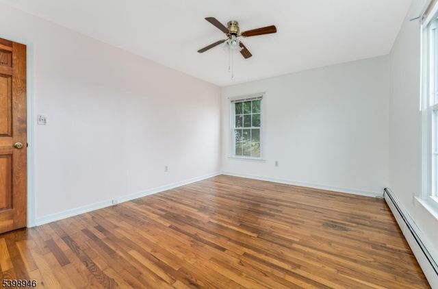 4 Plaza Pl, Lopatcong Twp., NJ 08865