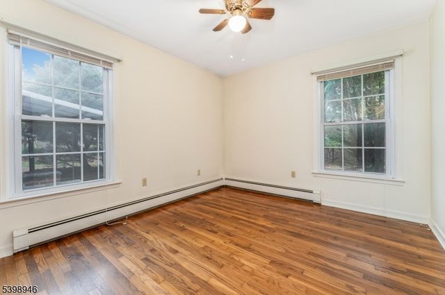 4 Plaza Pl, Lopatcong Twp., NJ 08865