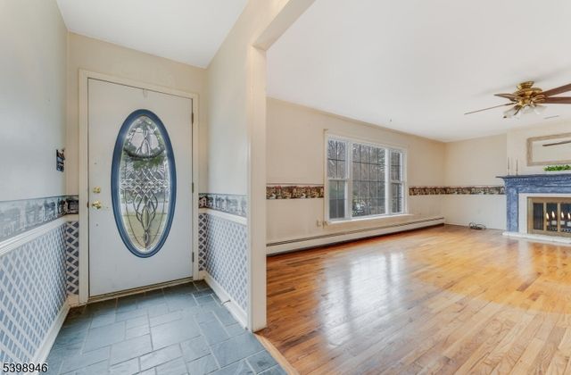 4 Plaza Pl, Lopatcong Twp., NJ 08865