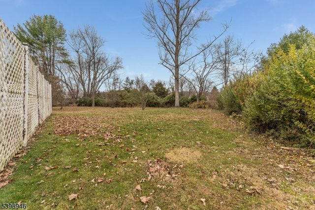 4 Plaza Pl, Lopatcong Twp., NJ 08865