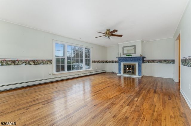 4 Plaza Pl, Lopatcong Twp., NJ 08865