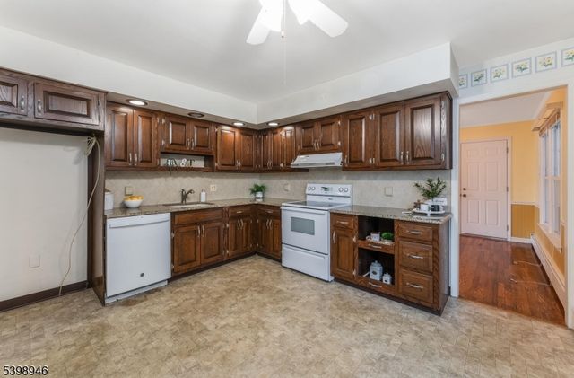 4 Plaza Pl, Lopatcong Twp., NJ 08865