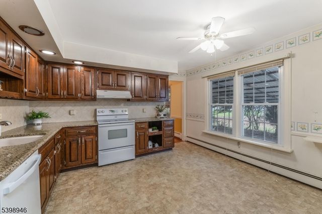 4 Plaza Pl, Lopatcong Twp., NJ 08865