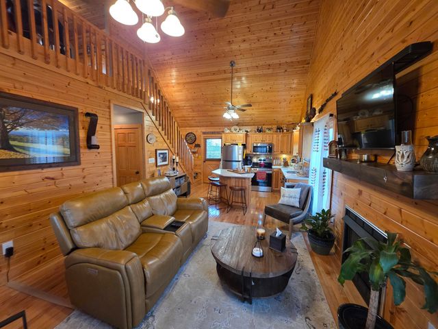 22 Elly Avenue, Russell Springs, KY 42642