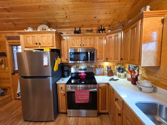 22 Elly Avenue, Russell Springs, KY 42642