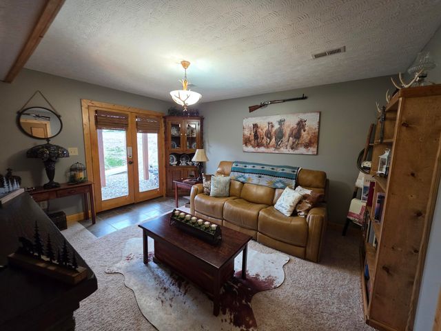 22 Elly Avenue, Russell Springs, KY 42642