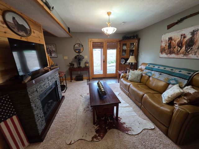 22 Elly Avenue, Russell Springs, KY 42642