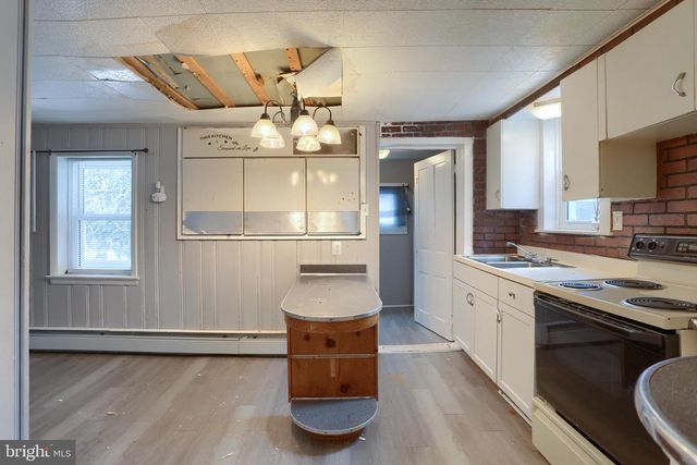 638 W MARKET ST, Williamstown, PA 17098