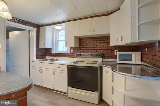 638 W MARKET ST, Williamstown, PA 17098