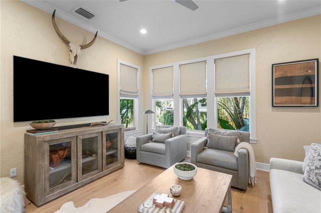 2633 N DUNDEE STREET, Tampa, FL 33629