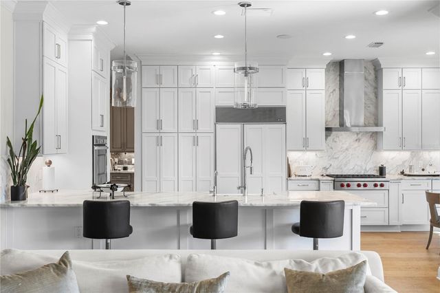 2633 N DUNDEE STREET, Tampa, FL 33629