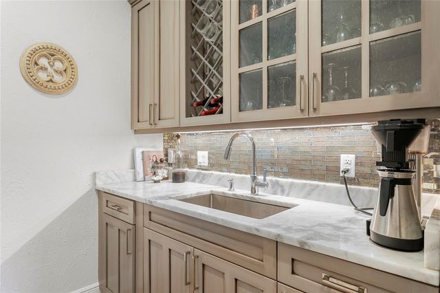 2633 N DUNDEE STREET, Tampa, FL 33629