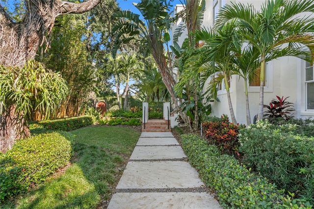 2633 N DUNDEE STREET, Tampa, FL 33629