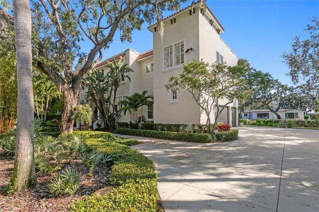 2633 N DUNDEE STREET, Tampa, FL 33629