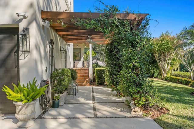 2633 N DUNDEE STREET, Tampa, FL 33629