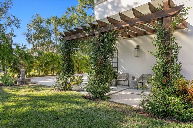 2633 N DUNDEE STREET, Tampa, FL 33629