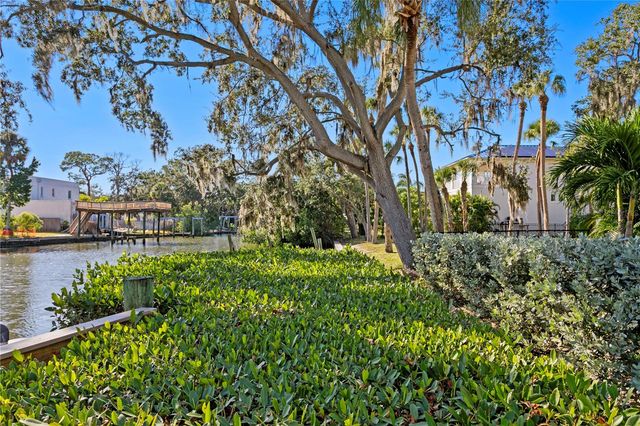 2633 N DUNDEE STREET, Tampa, FL 33629