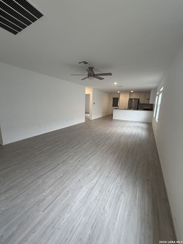 329 KOLTON PLZ, Marion, TX 78124