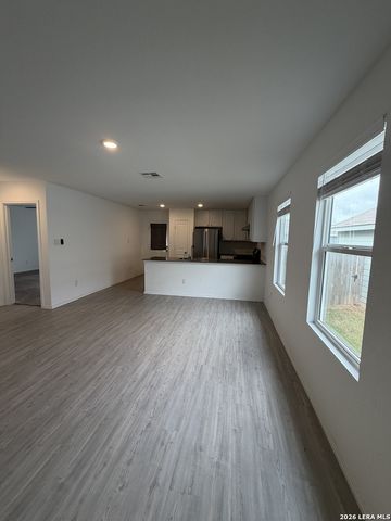 329 KOLTON PLZ, Marion, TX 78124