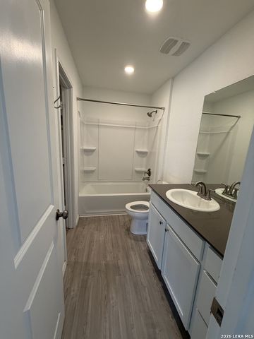 329 KOLTON PLZ, Marion, TX 78124