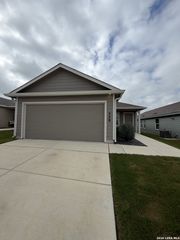 329 KOLTON PLZ, Marion, TX 78124