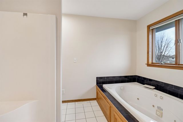 530 NE Stoneridge Drive, Ankeny, IA 50021