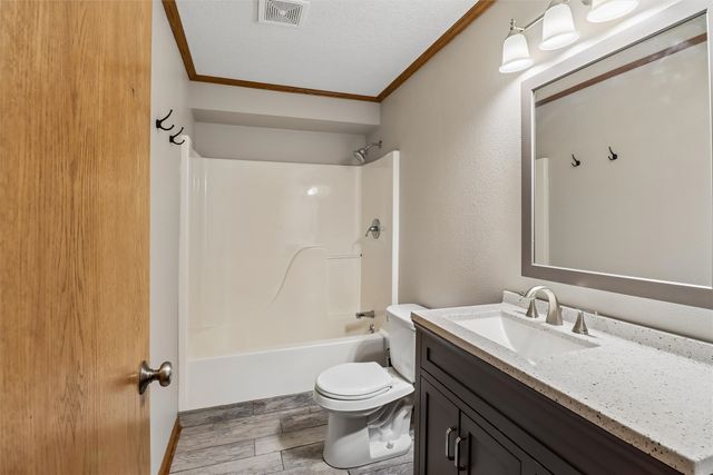 530 NE Stoneridge Drive, Ankeny, IA 50021