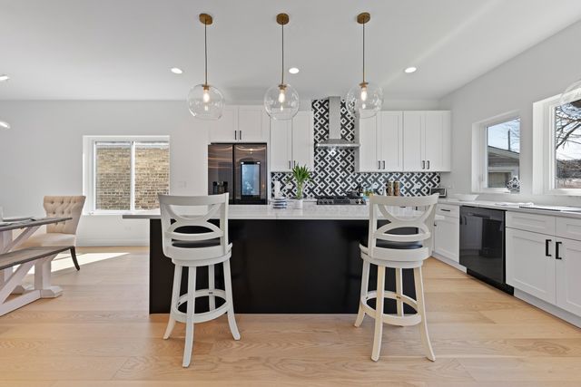 1522 N Leamington Avenue, Chicago, IL 60651