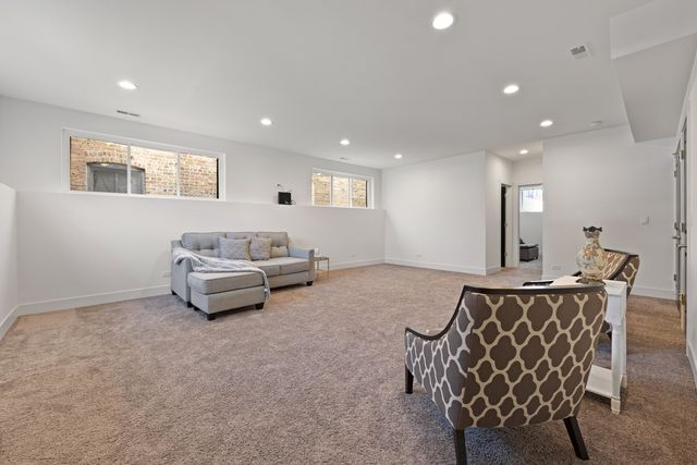 1522 N Leamington Avenue, Chicago, IL 60651