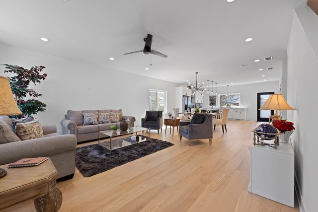 1522 N Leamington Avenue, Chicago, IL 60651